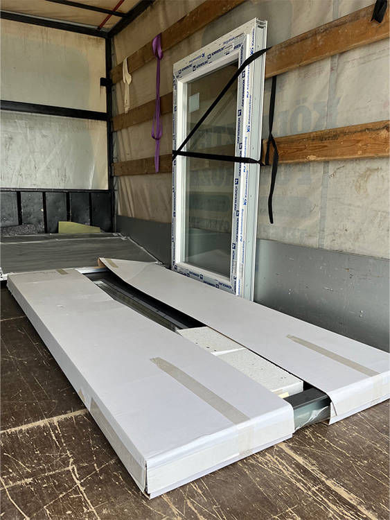 piros7es - szallitas, fuvarozas